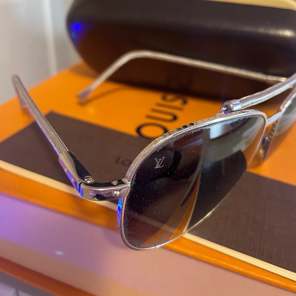 Louis Vuitton lunettes de soleil attitude pilote 
 metal sunglasses - Picture 3 of 4